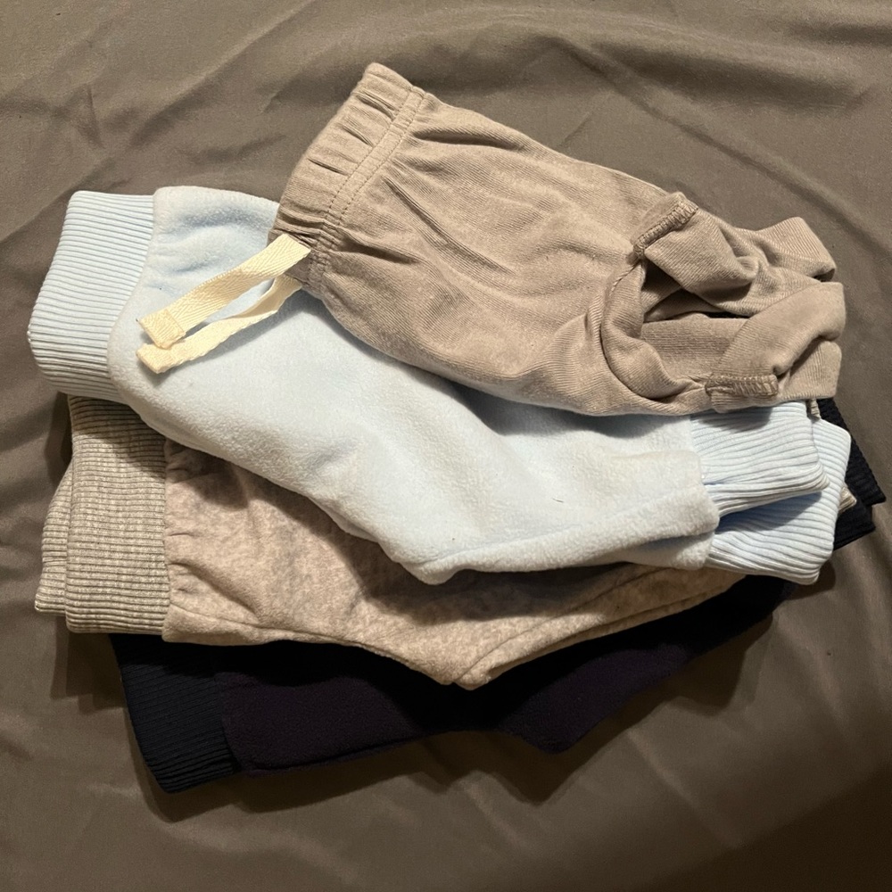 4 pair of new newborn pants